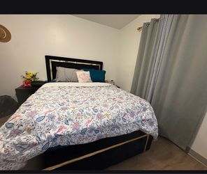Queen size bedroom