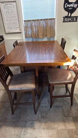 Kitchen table, barstool height