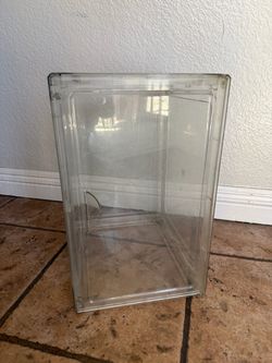 Plastic Display Box (L9.5”x W12”x H15”)