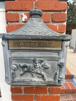 Victorian wall-mounted keyed  Mailbox