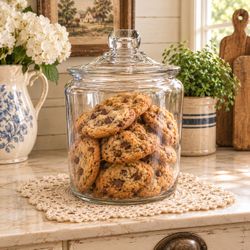 Anchor Hocking Glass Cookie Jar with Lid.  105