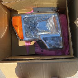 Ford F-150 2009 Headlight , Right Side 