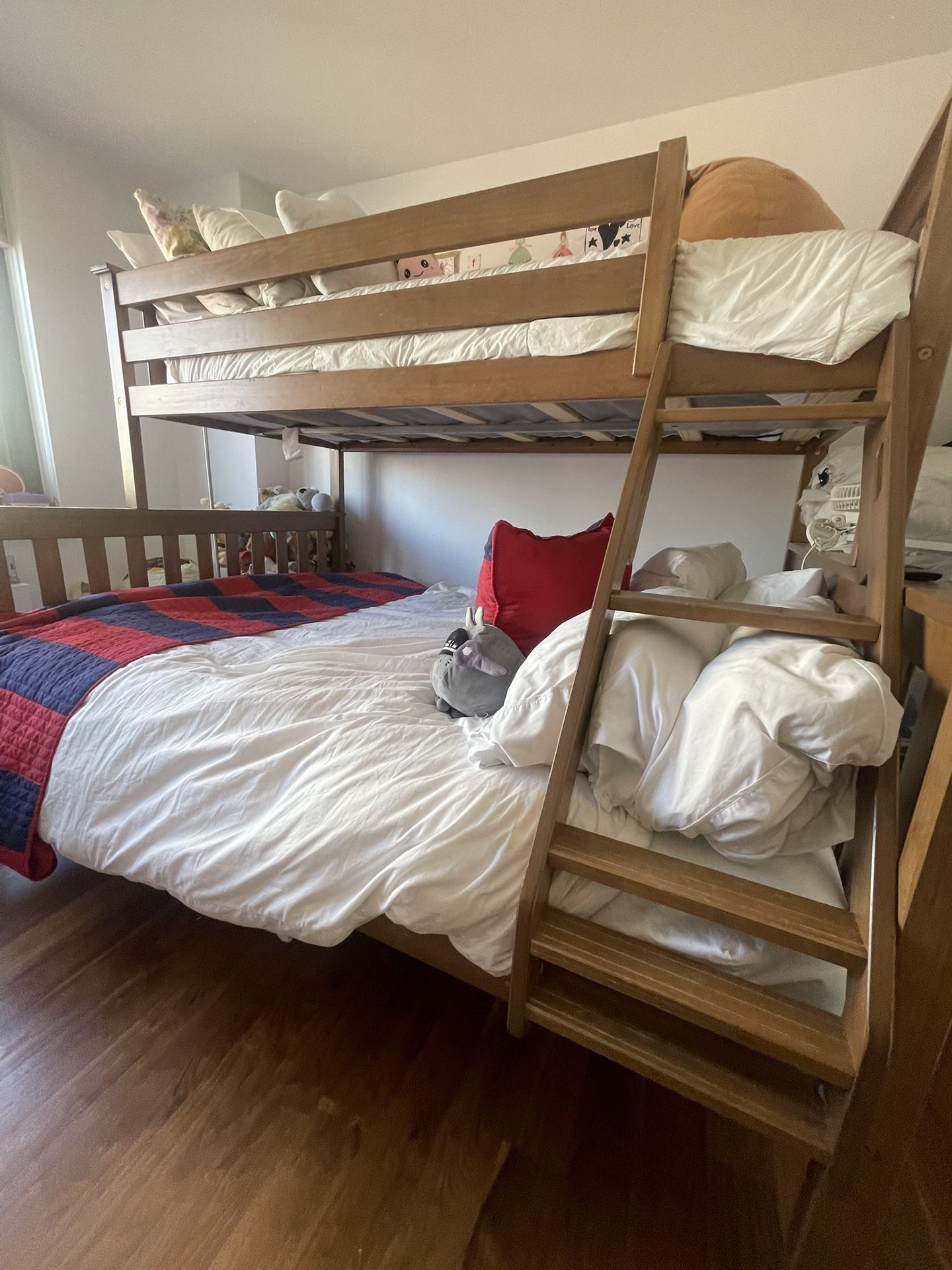 Max & Lily Twin over Queen Bunk Bed