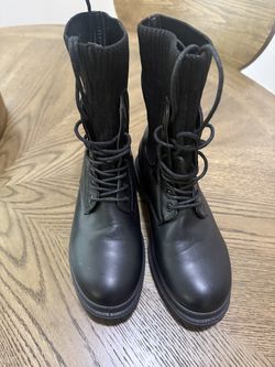 Womens boots size 7