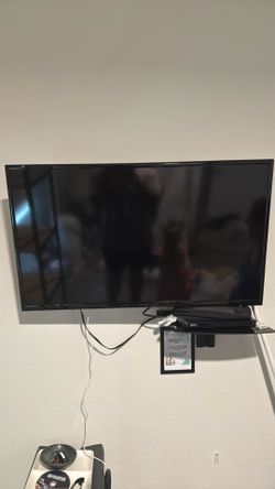 42” Insignia TV