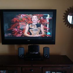 SANYO TV 55" INCHES 