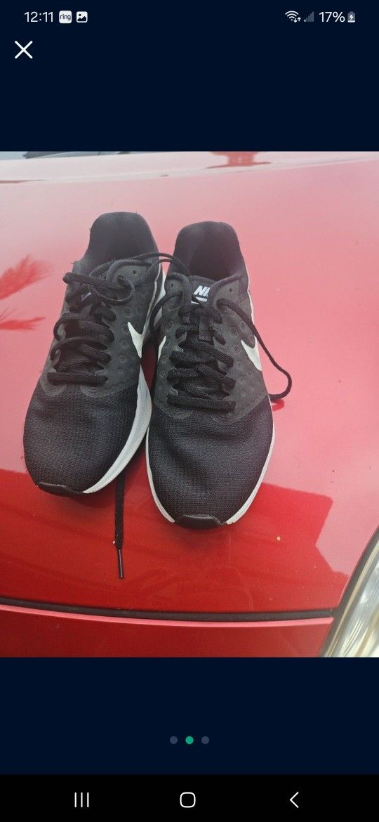 $20 Size 6.5 Nikes Running Shoes