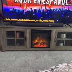 Living Room set 1 fireplace 2 corner stands