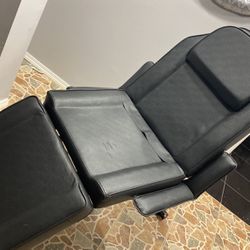 Dental /Beautician :Massage Chair Barely New