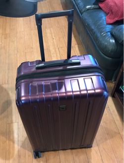 Check in luggage 🧳 great condition $35 ojo
