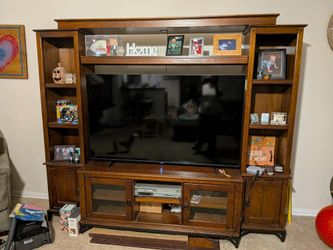 Entertainment center