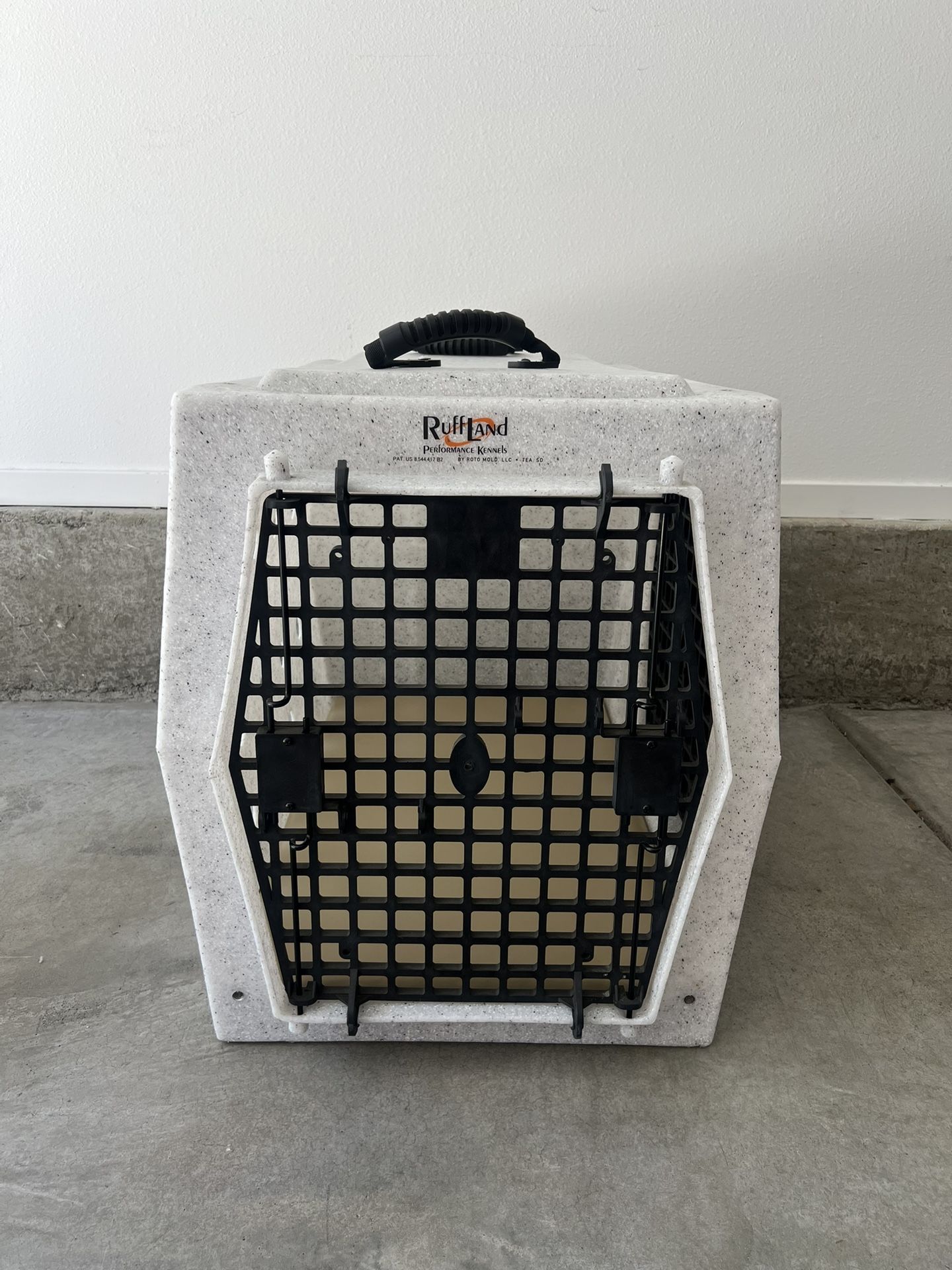 Dog Crate/Kennel plus pad