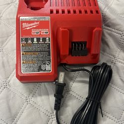 NEW MILWAUKEE CHARGER 