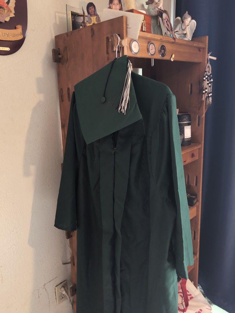 Free Green Graduation Gown Uni-sex Free