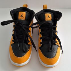 Nike Air Jordan Kids Sneakers Yellow And White Size 1.5Y