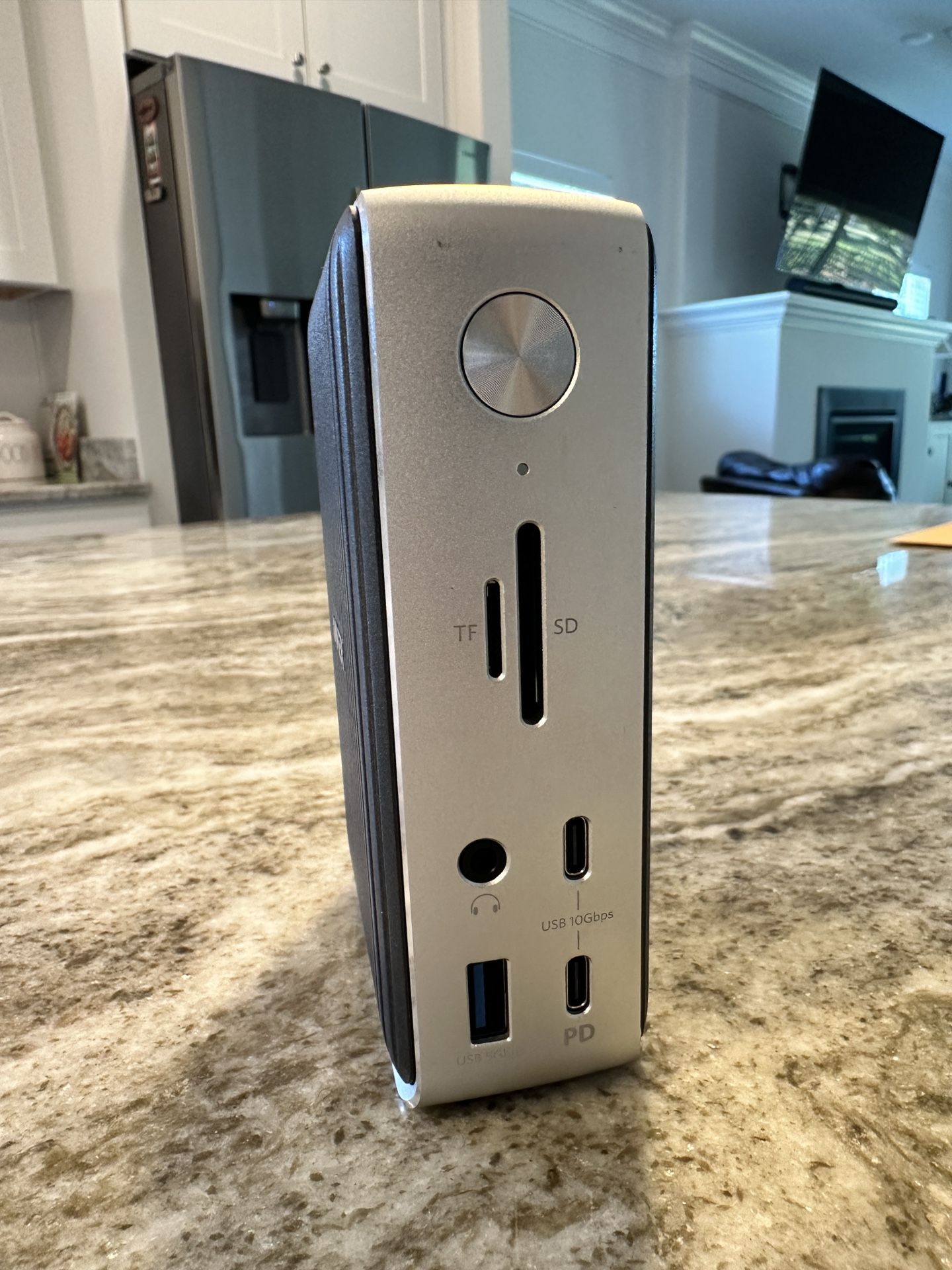 Anker 577 Thunderbolt 3 Docking Station - Ultimate Connectivity Hub!