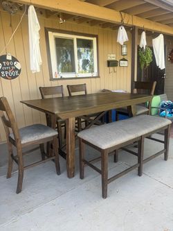 Dinning table for 6