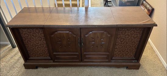 Antique Record Player w/ 8 Track and AM/FM Stereo