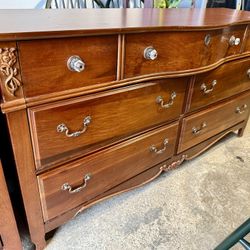 Serpentine Top 7 Drawer Dresser