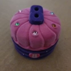 Heart-shaped necklace pendant with box 