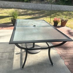 Outdoor Patio Table w/ chairs