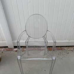 Acrylic Louis Ghost chairs