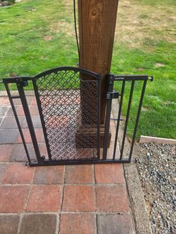 Summer locking baby gate $25