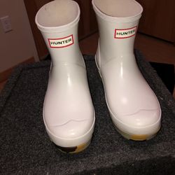 cream rain boots Hunters