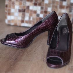 Radiant Kasper Wine color Croc-embossed Peep toe Heels