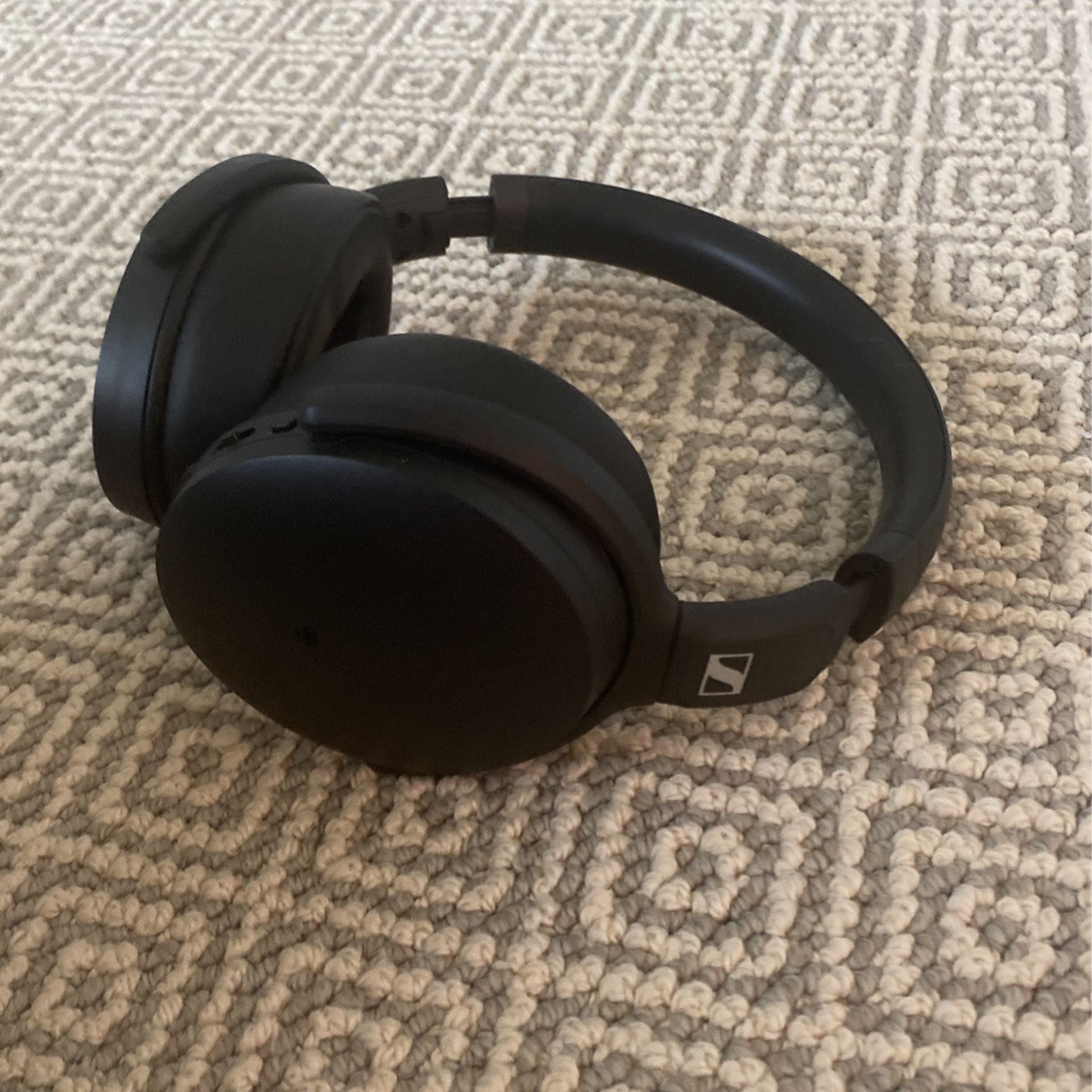 Sennheiser Consumer AudioHD 350BT Black Bluetooth Headphone CASH ONLY
