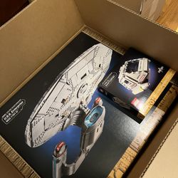 Brand New Lego Star Trek USS Enterprise NCC-1701-D with Type-15 Shuttlepod