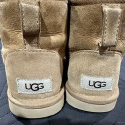 Ugg Boots size 6 Adult only $40 or Best offer 🤍