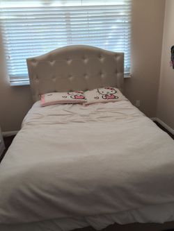 Upholstered Tufted Headboard with Crystal Buttons