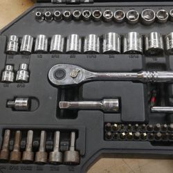HUSKY 75PC SOCKET SET USED H75MTS 875349-1