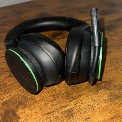 Xbox Wireless Headset Works Fine Mild Use