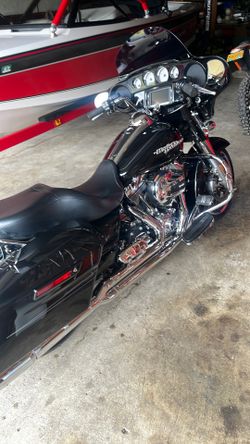 2013 street glide,13000 miles mint condition,103