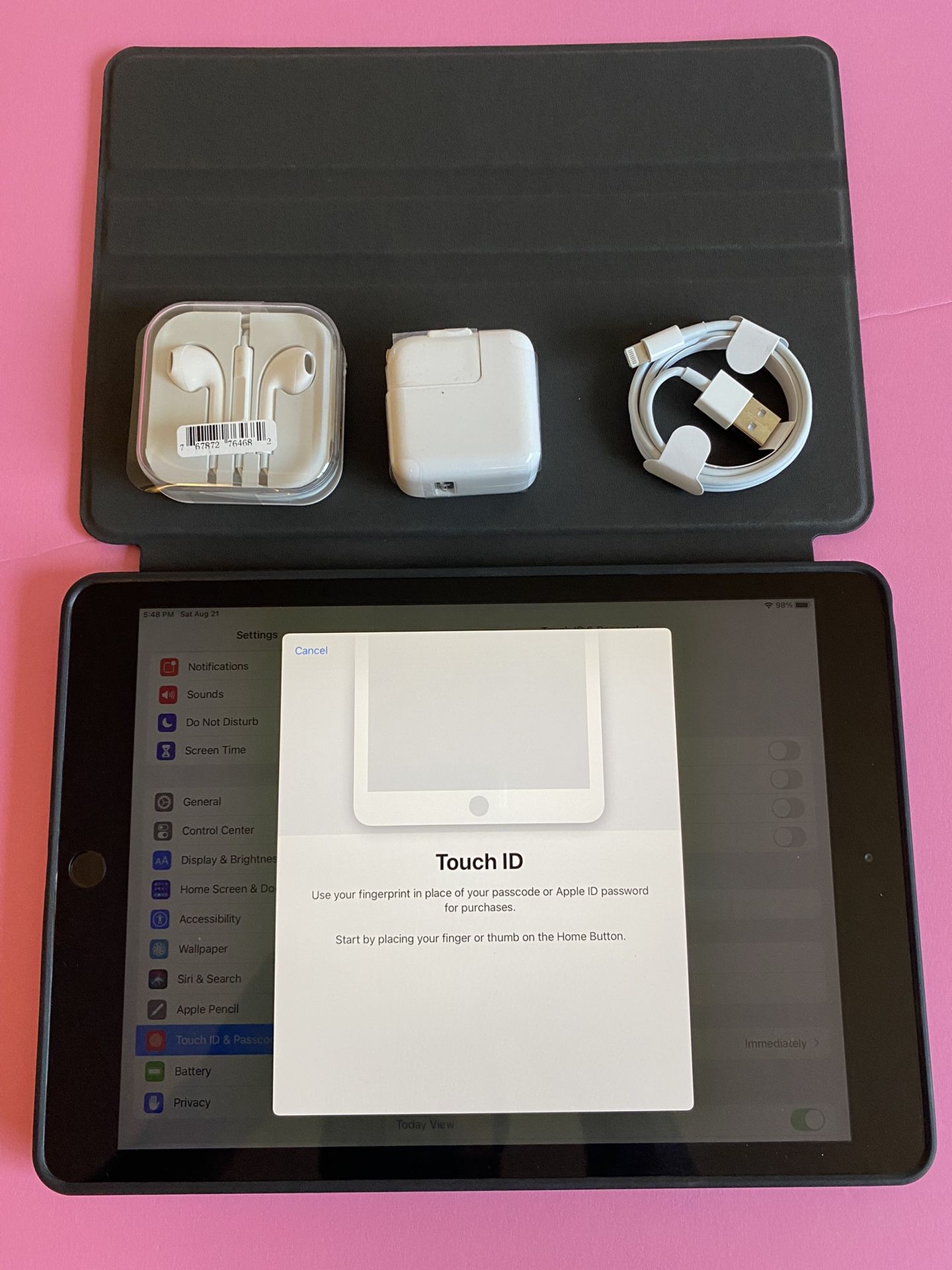 Apple IPad 7th Generation (10.2β Retina Display / Touch ID / 2019 model) 32GB with Accessories (Apple pencil compatible)