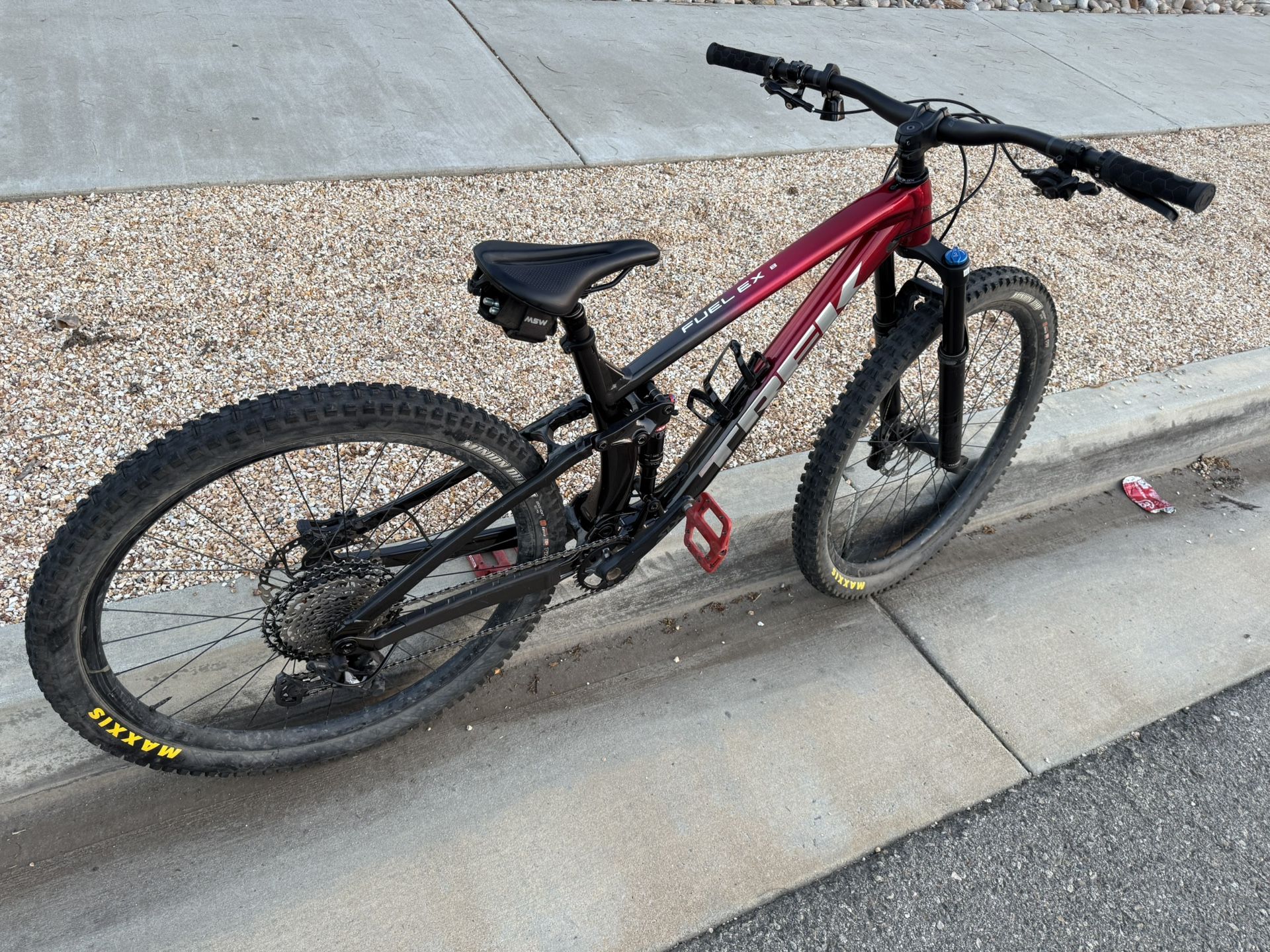 Trek Fuel EX 8 Gen 5 MTB – XT – Red/Black – Good Condition