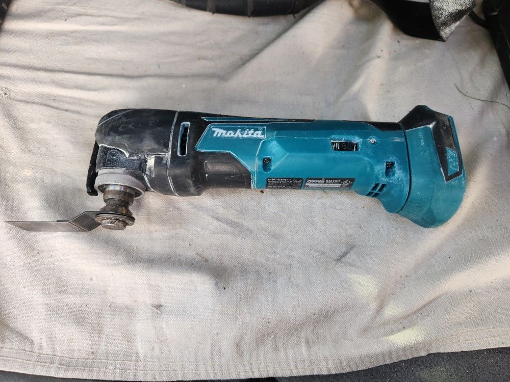 18v Makita multi tool used, good working. for Sale in Oak Lawn, IL