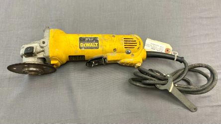 DeWalt D28402 4-1/2" Angle Grinder – Works Great (AC/DC, 11,000 RPM)
