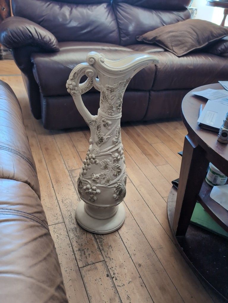 Vintage Large Universal Statuary Roman 25" Vase Jug Pitcher W/ Grapes And Leaves Gold