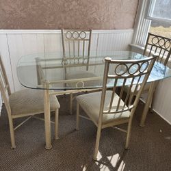 Dining Room Table & Chairs 