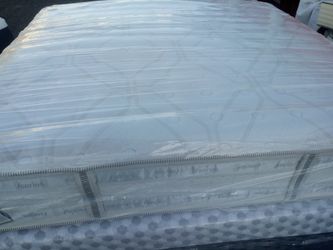 Serta iseries King Mattress & Box Springs