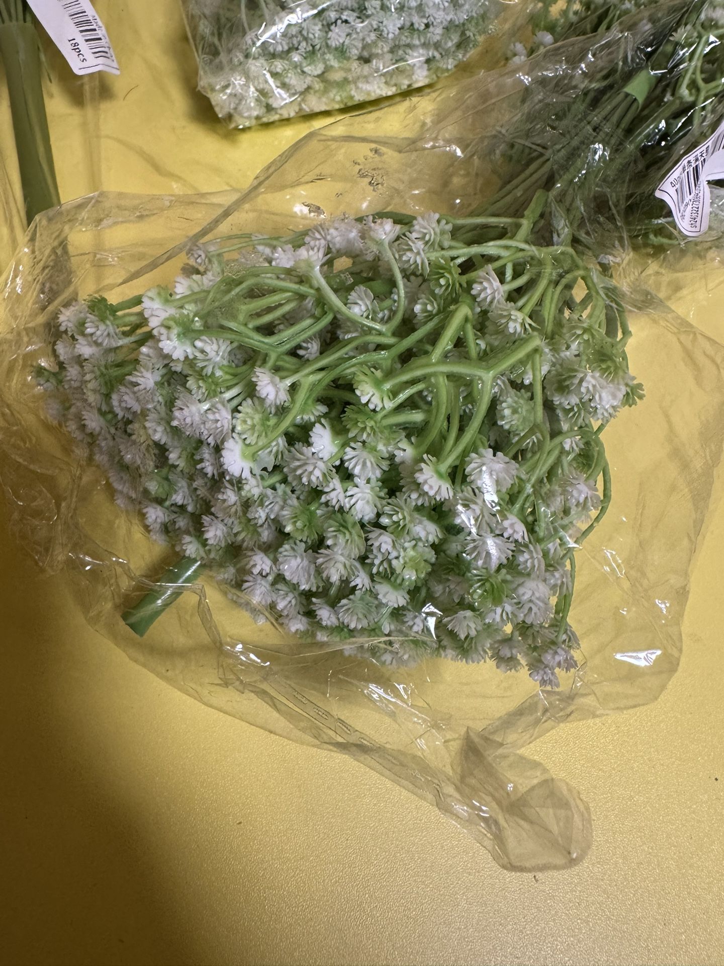 18 Packs Of White Plastic Baby Breath Artificial