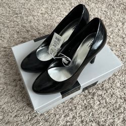 Black Heels Size 6 New 