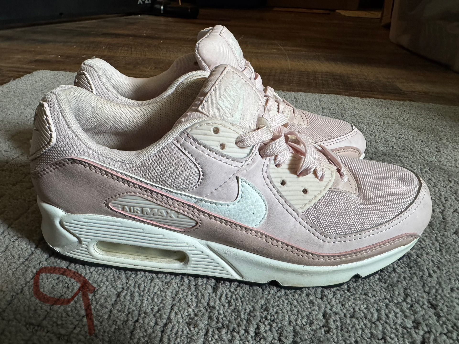 Women’s size 9 Nike Air Max 90