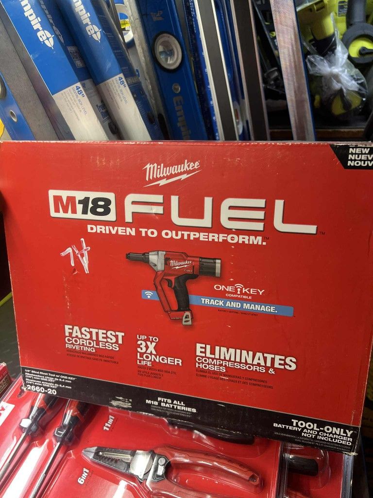 Milwaukee M18 FUEL 1/4" Blind Rivet Tool W/ ONE-KEY Tool-Only 