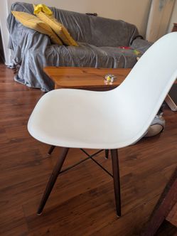 5 Eames-Style Mid-Century Dining Chairs (White/Wood)