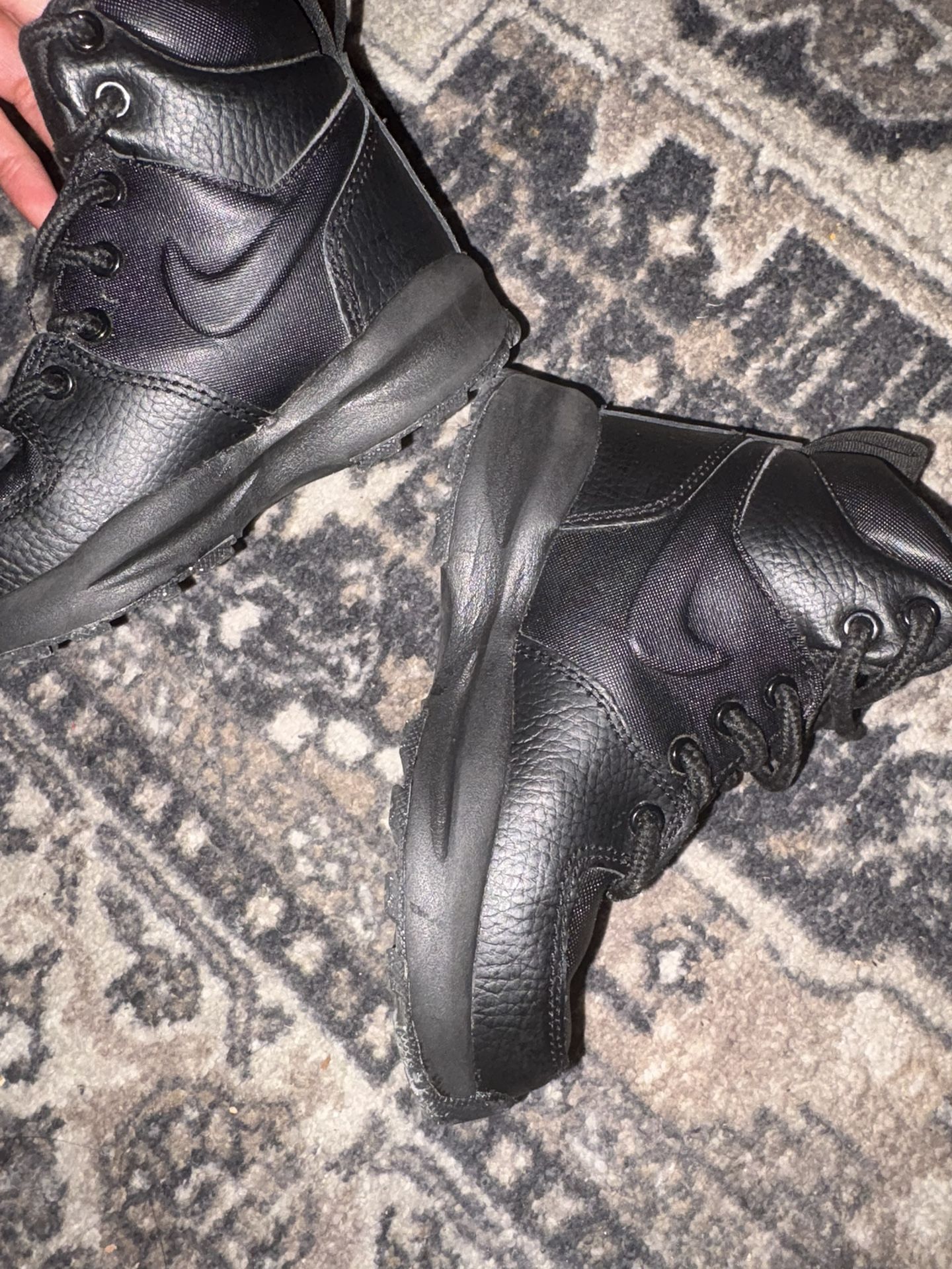 Nike Manoa