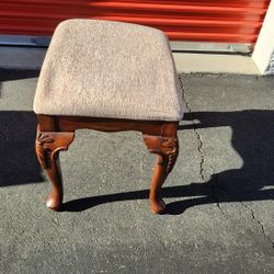 Jamestown Vanity Seat